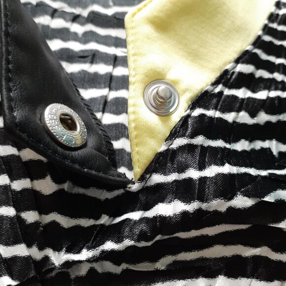 Jamie Sadock Textured Striped V-Neck Short Sleeve Top Black White Size L - Picture 6 of 15